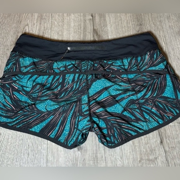 Lululemon Speed Shorts Palm Lace Tofino Teal
Multi Womens Size 8 - Picture 3 of 4